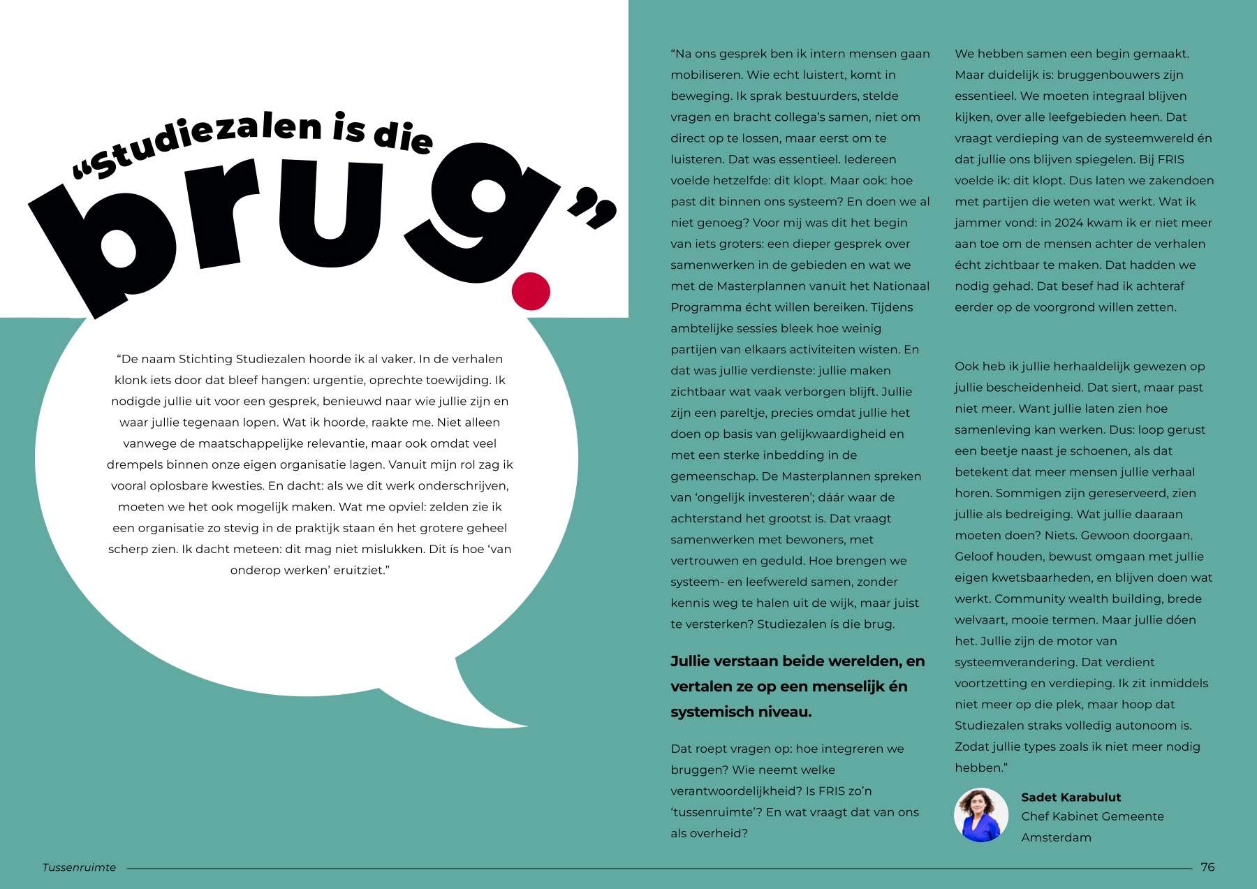 Spread ‘Studiezalen is die brug.’ met een citaat in een witte spraakwolk op groenblauw
