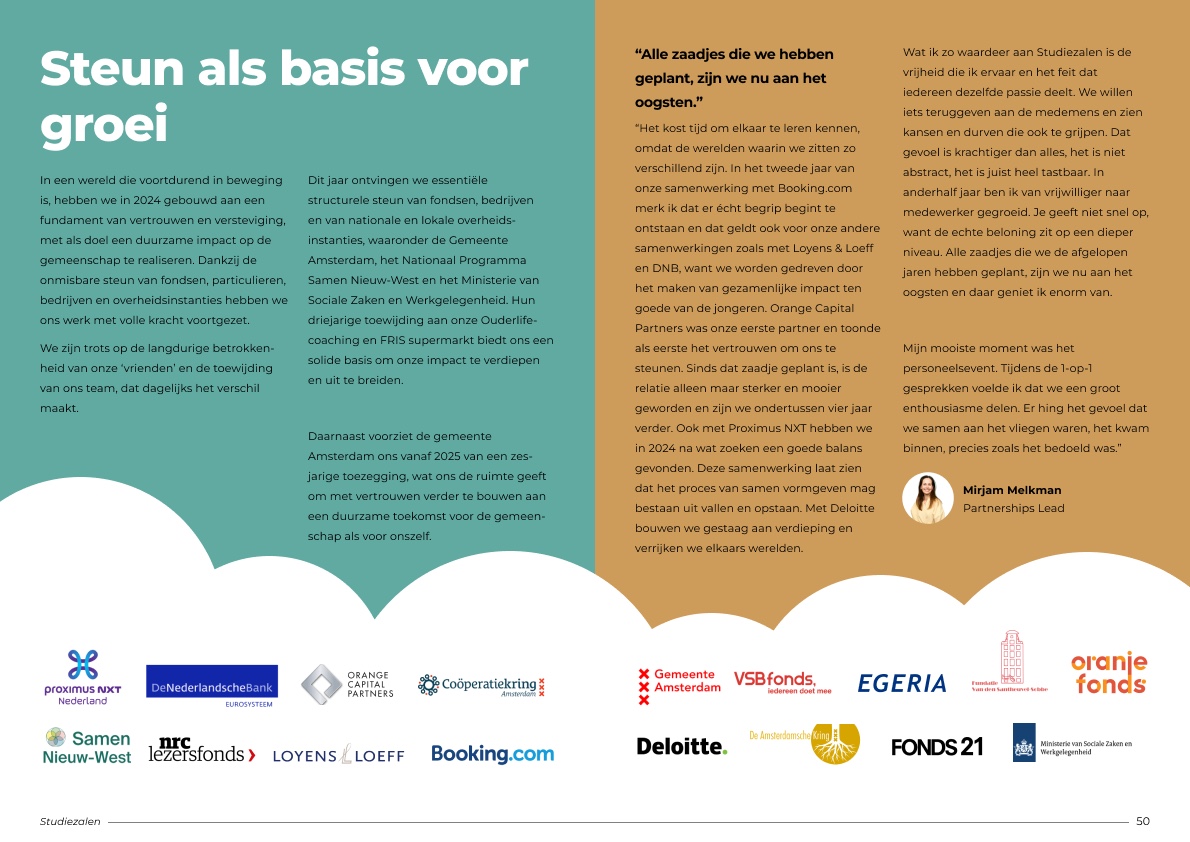 Spread ‘Steun als basis voor groei’, met onderaan een wolkenrand en de logo's van partners