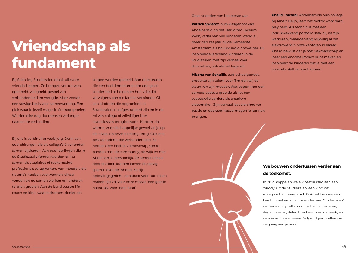 Spread ‘Vriendschap als fundament’ op koraal, met een getekende hand